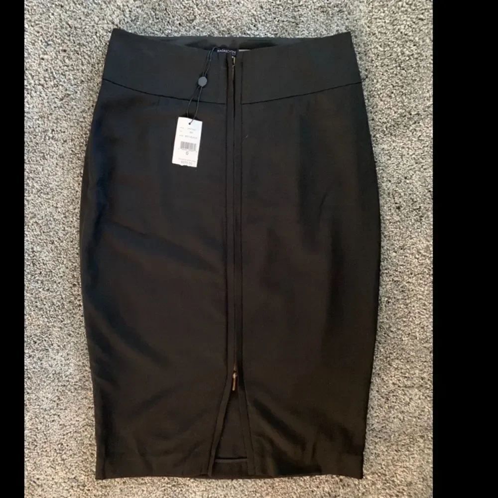 NWT Magaschoni wool zipper front pencil skirt.  6